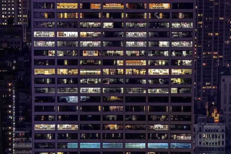 LinkedIn 50+好友营销号适合什么场景?和0好友白号区别